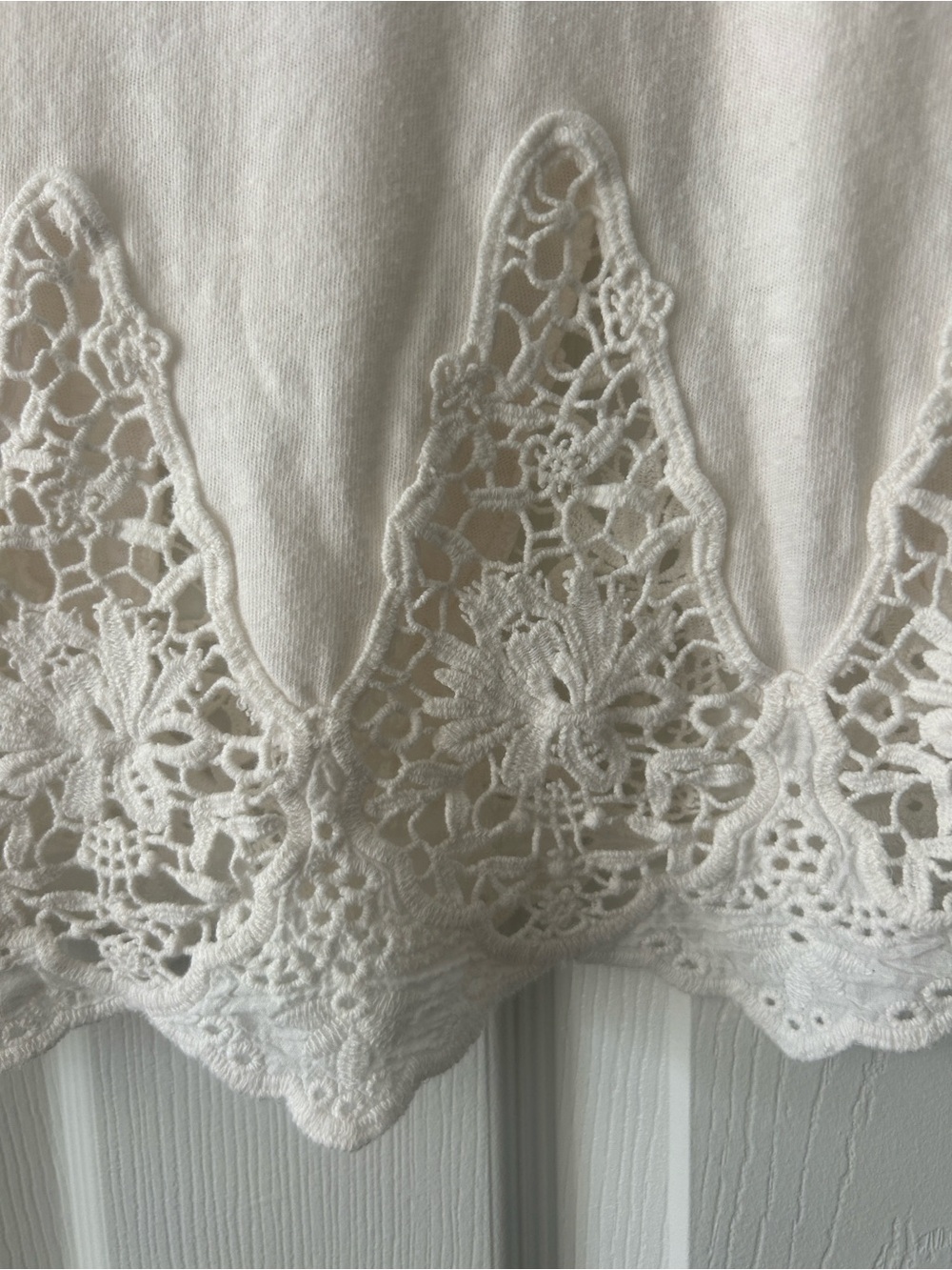 Abercrombie & Fitch Cream Short Sleeve Top with Lace Hem - Picture 2 of 3